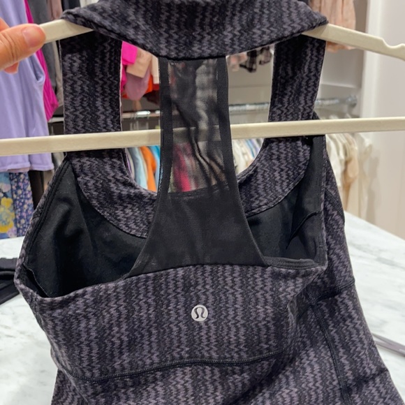 Lululemon Scoop Neck Tank Top built in sports bra size 4. - Picture 4 of 10